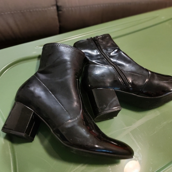 Boots - Picture 3 of 4